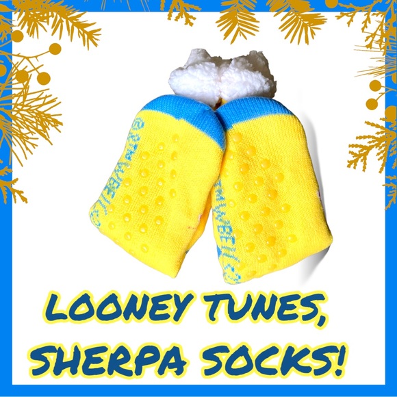 🆕 Looney Tunes Tweety Bird Sherpa Socks Limited Edition - Picture 3 of 16